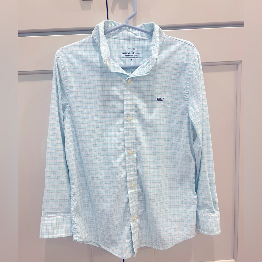 Vineyard Vines performance button down shirt size 5